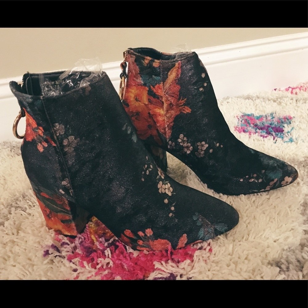 NEW Viola Velvet Bootie